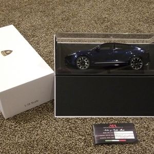 Handmade Lamborghini Urus collectible 1:18 Scale